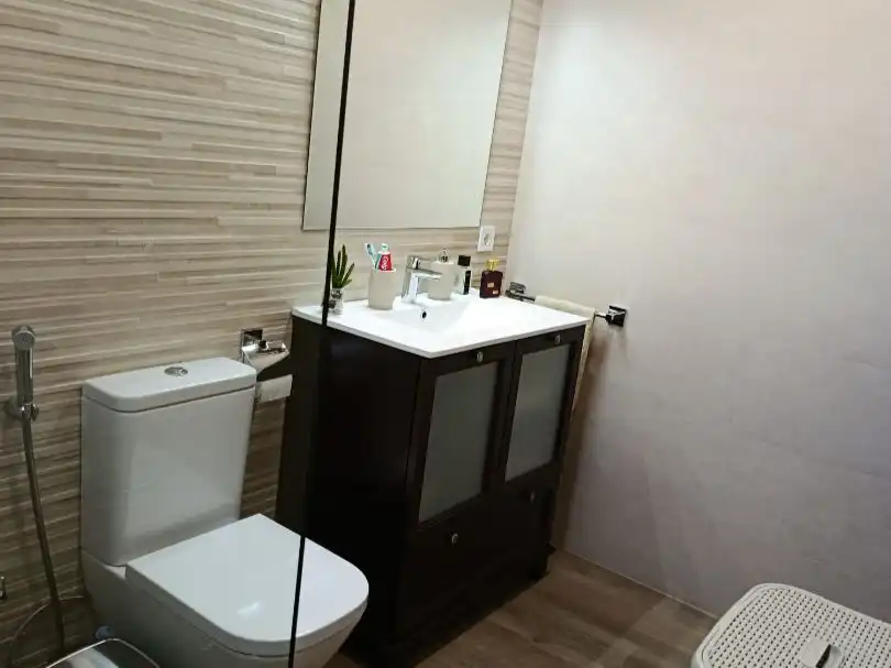 Casa adosada en venta en Calle Constantino Ponce de la Fuente, 41, Sevilla Capital Baño de Casa adosada en venta en Sevilla Capital con Aire acondicionado y Terraza