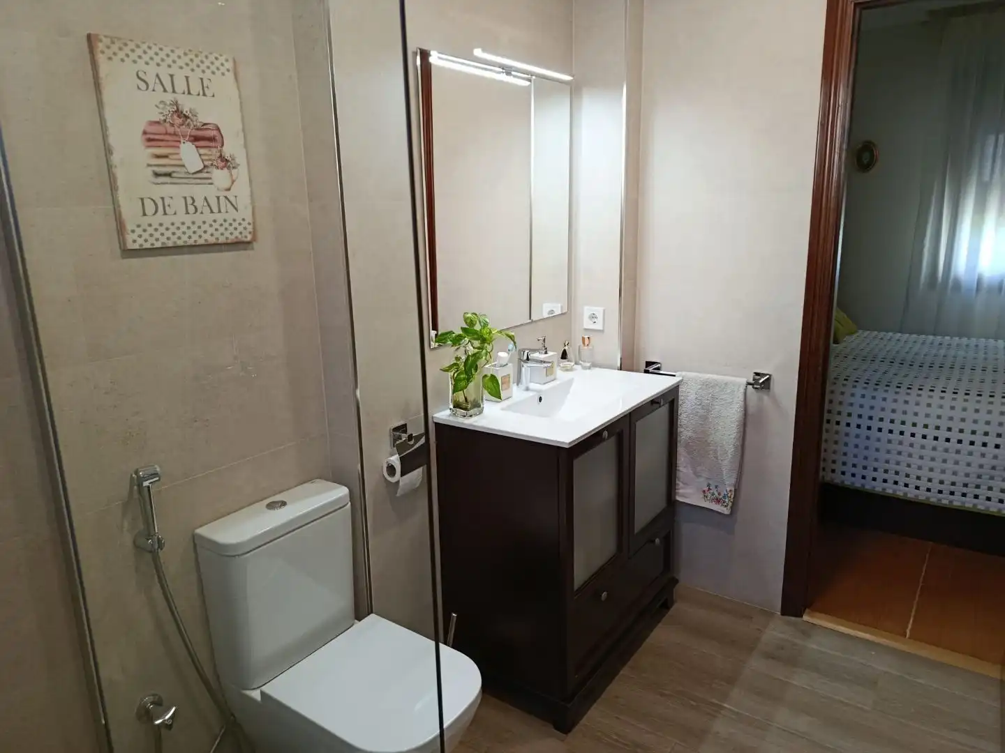 Casa adosada en venta en Calle Constantino Ponce de la Fuente, 41, Sevilla Capital Baño de Casa adosada en venta en Sevilla Capital con Aire acondicionado y Terraza