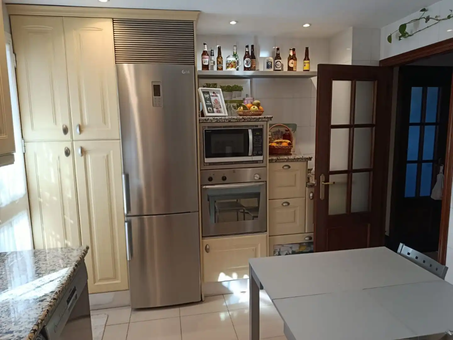 Casa adosada en venta en Calle Constantino Ponce de la Fuente, 41, Sevilla Capital Cocina de Casa adosada en venta en Sevilla Capital con Aire acondicionado y Terraza