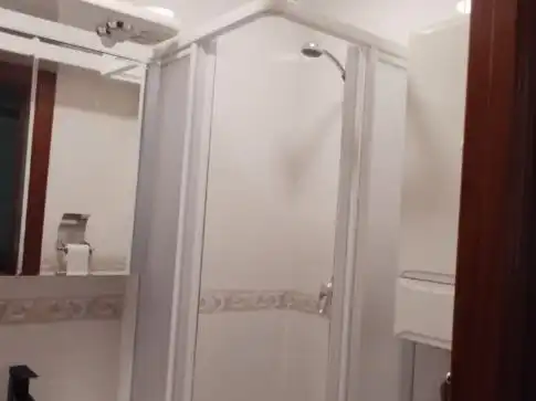 Wohnung zur Miete in Calle de La Bañeza, 40, Pilar Badezimmer von Wohnung zur Miete in Madrid mit Klimaanlage, Heizung und Möbliert