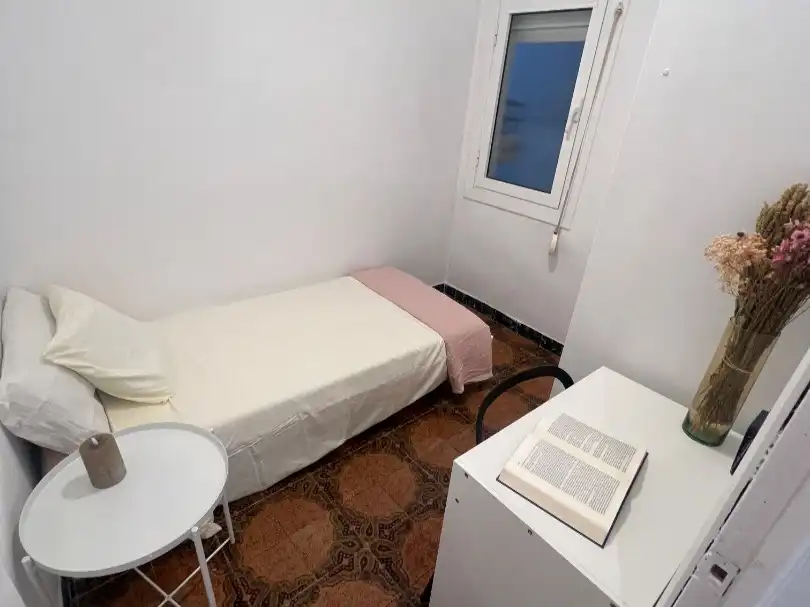 Bedroom of Flat for share in Badalona  with Furnished