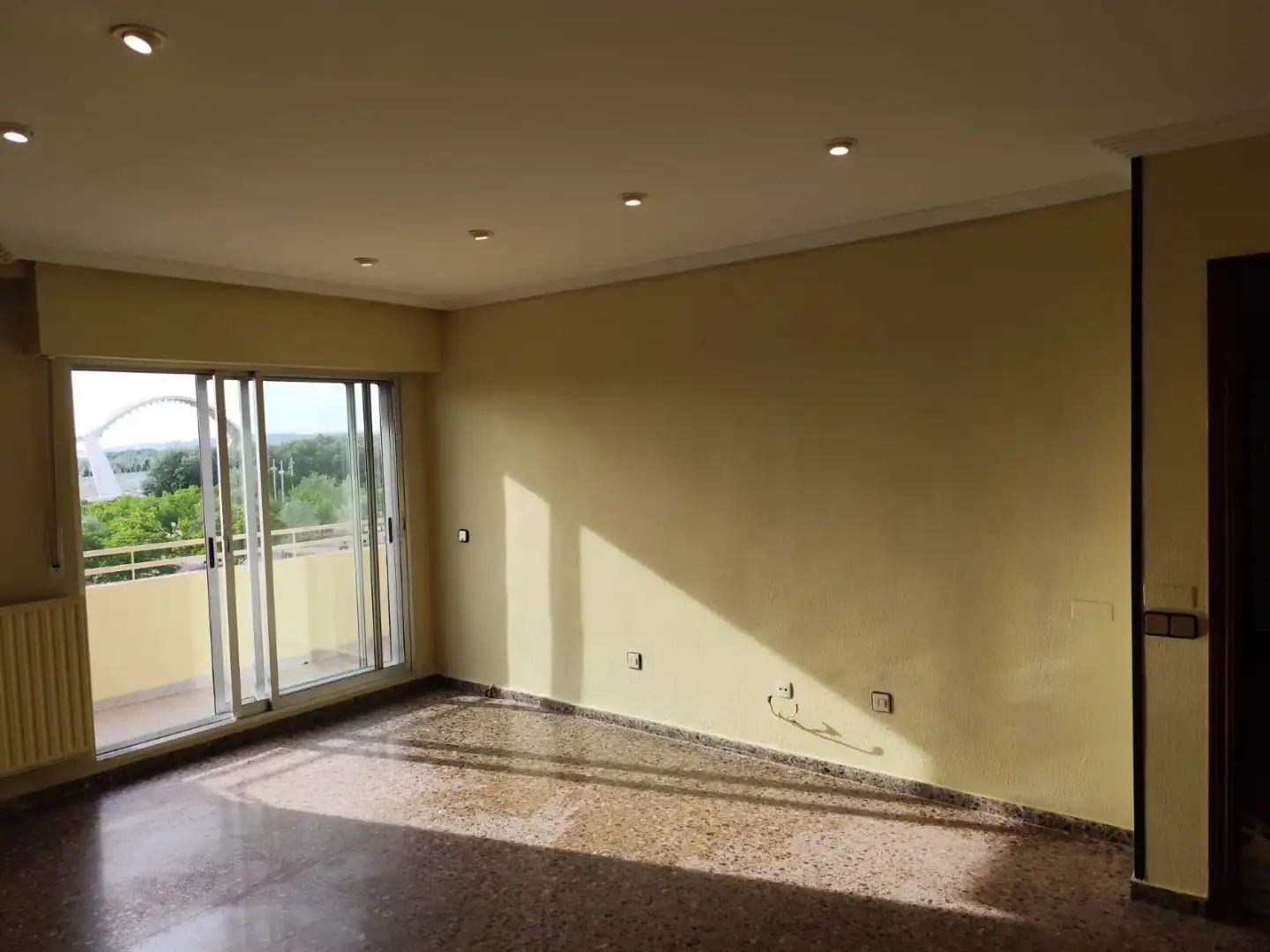 Flat for rent in Calle de Ámsterdam, 10, La Almozara Balcony of Flat for rent in Zaragoza with Air Conditioner, Heating and Terrace