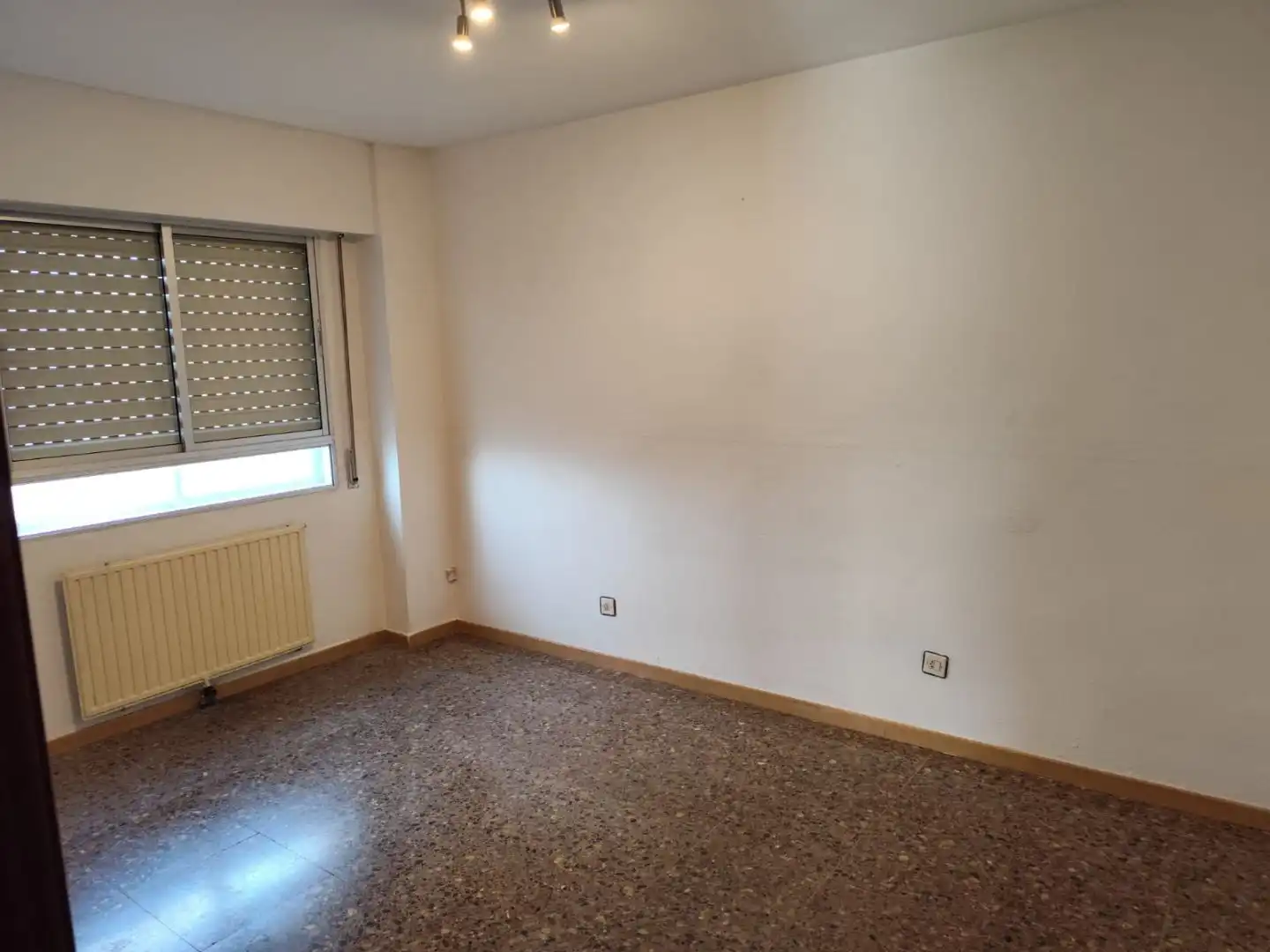 Flat for rent in Calle de Ámsterdam, 10, La Almozara Flat for rent in Zaragoza with Air Conditioner, Heating and Terrace