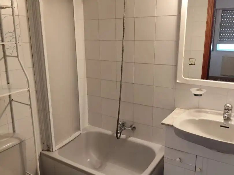 Flat for rent in Calle de Ámsterdam, 10, La Almozara Bathroom of Flat for rent in Zaragoza with Air Conditioner, Heating and Terrace