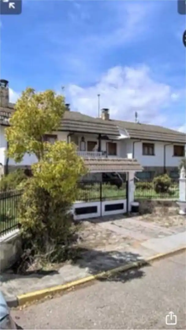 Vista exterior de Casa adosada en venda en Villazala amb Calefacció, Jardí privat i Terrassa