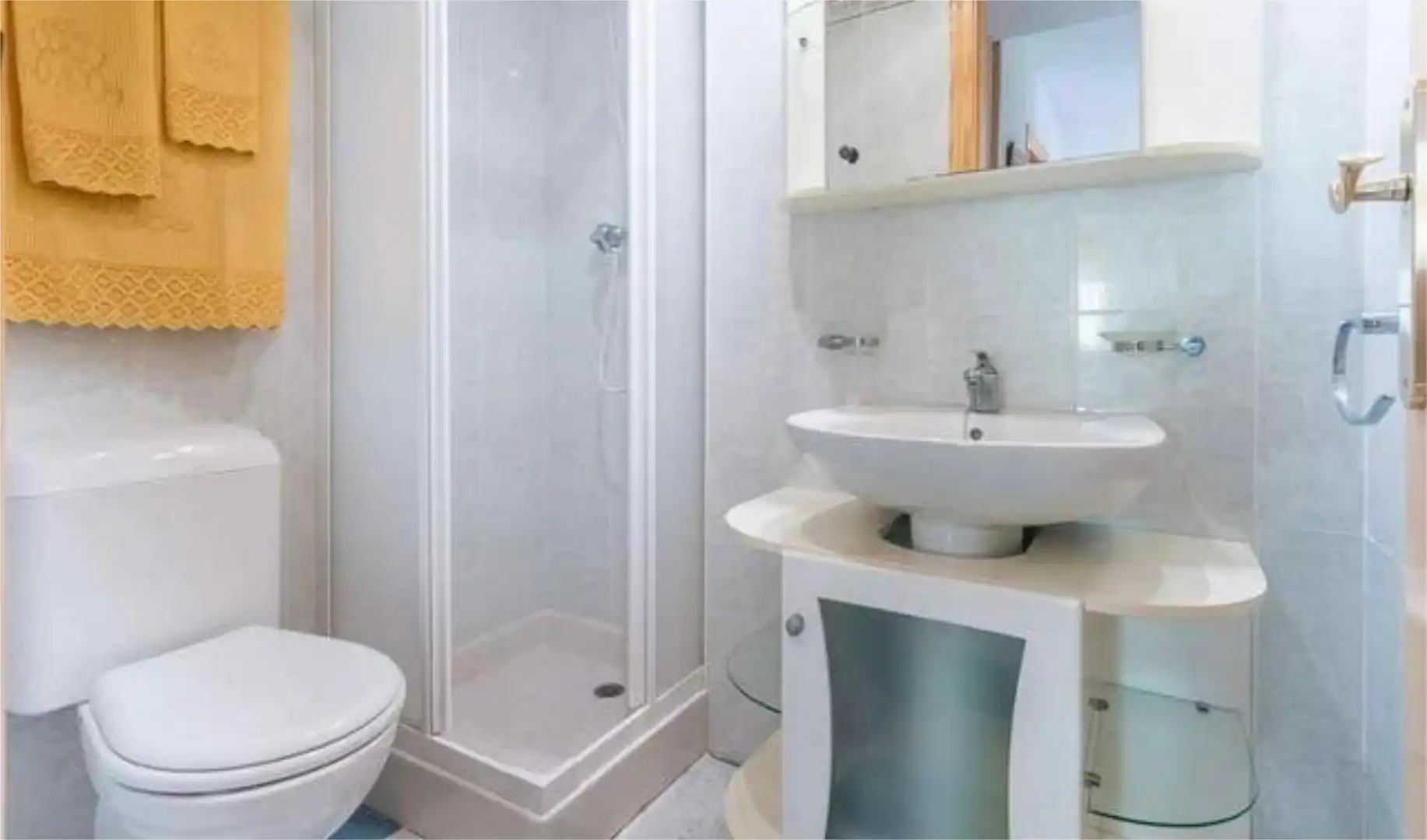 Bany de Apartament de lloguer en Oropesa del Mar / Orpesa amb Jardí privat, Terrassa i Piscina