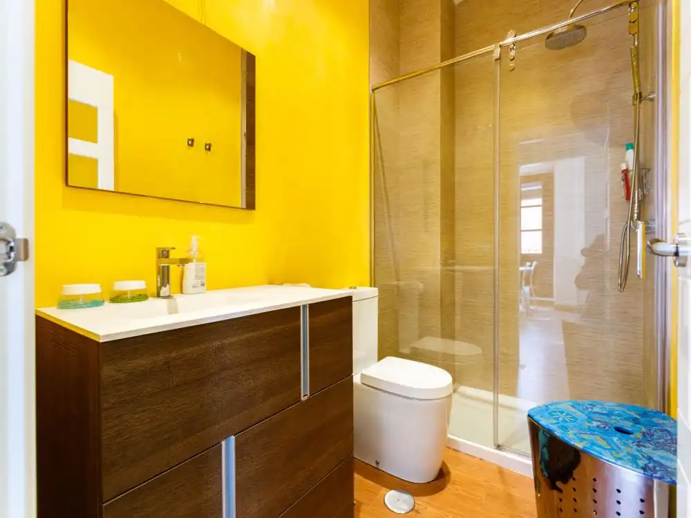 Piso en venta en Calle Santísimo Cristo de la Salud, 20, San Bernardo Baño de Piso en venta en Sevilla con Aire acondicionado, Amueblado y Balcón