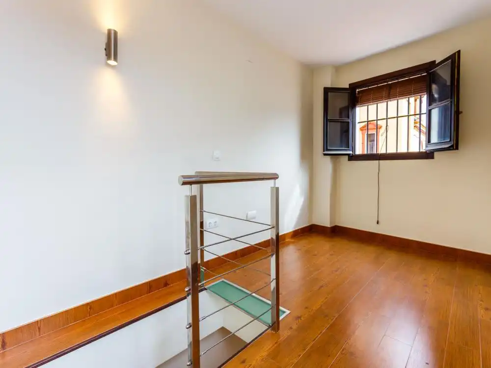 Piso en venta en Calle Santísimo Cristo de la Salud, 20, San Bernardo Piso en venta en Sevilla con Aire acondicionado, Amueblado y Balcón