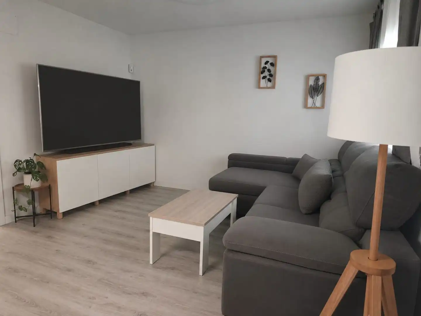 Casa adosada en venta en Calle Peña del Arcipreste, 5, Villalbilla pueblo Sala de estar de Casa adosada en venta en Villalbilla con Aire acondicionado, Calefacción y Jardín privado