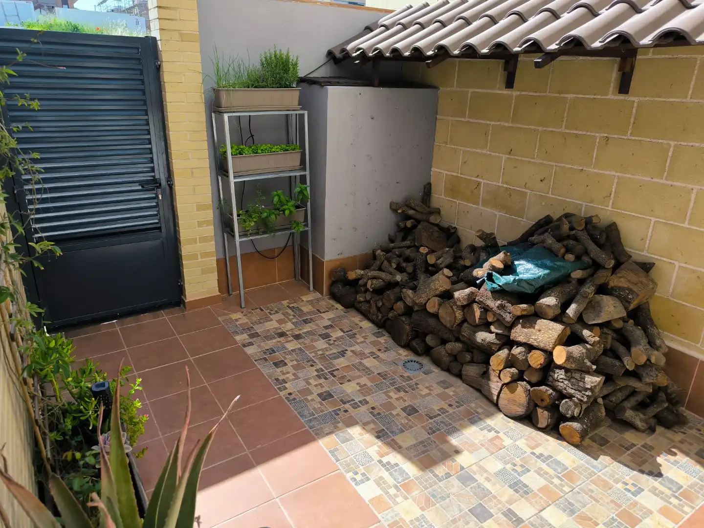 Casa adosada en venta en Calle Peña del Arcipreste, 5, Villalbilla pueblo Terraza de Casa adosada en venta en Villalbilla con Aire acondicionado, Calefacción y Jardín privado