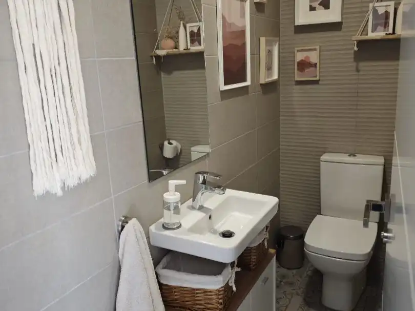 Casa adosada en venta en Calle Peña del Arcipreste, 5, Villalbilla pueblo Baño de Casa adosada en venta en Villalbilla con Aire acondicionado, Calefacción y Jardín privado