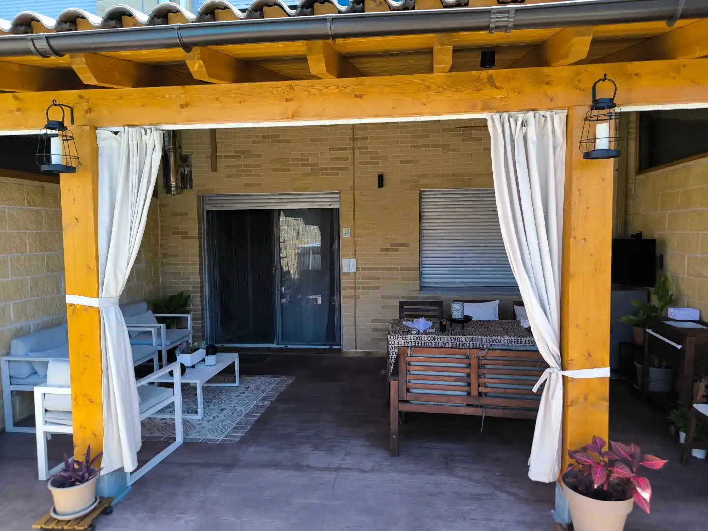 Casa adosada en venta en Calle Peña del Arcipreste, 5, Villalbilla pueblo Terraza de Casa adosada en venta en Villalbilla con Aire acondicionado, Calefacción y Jardín privado