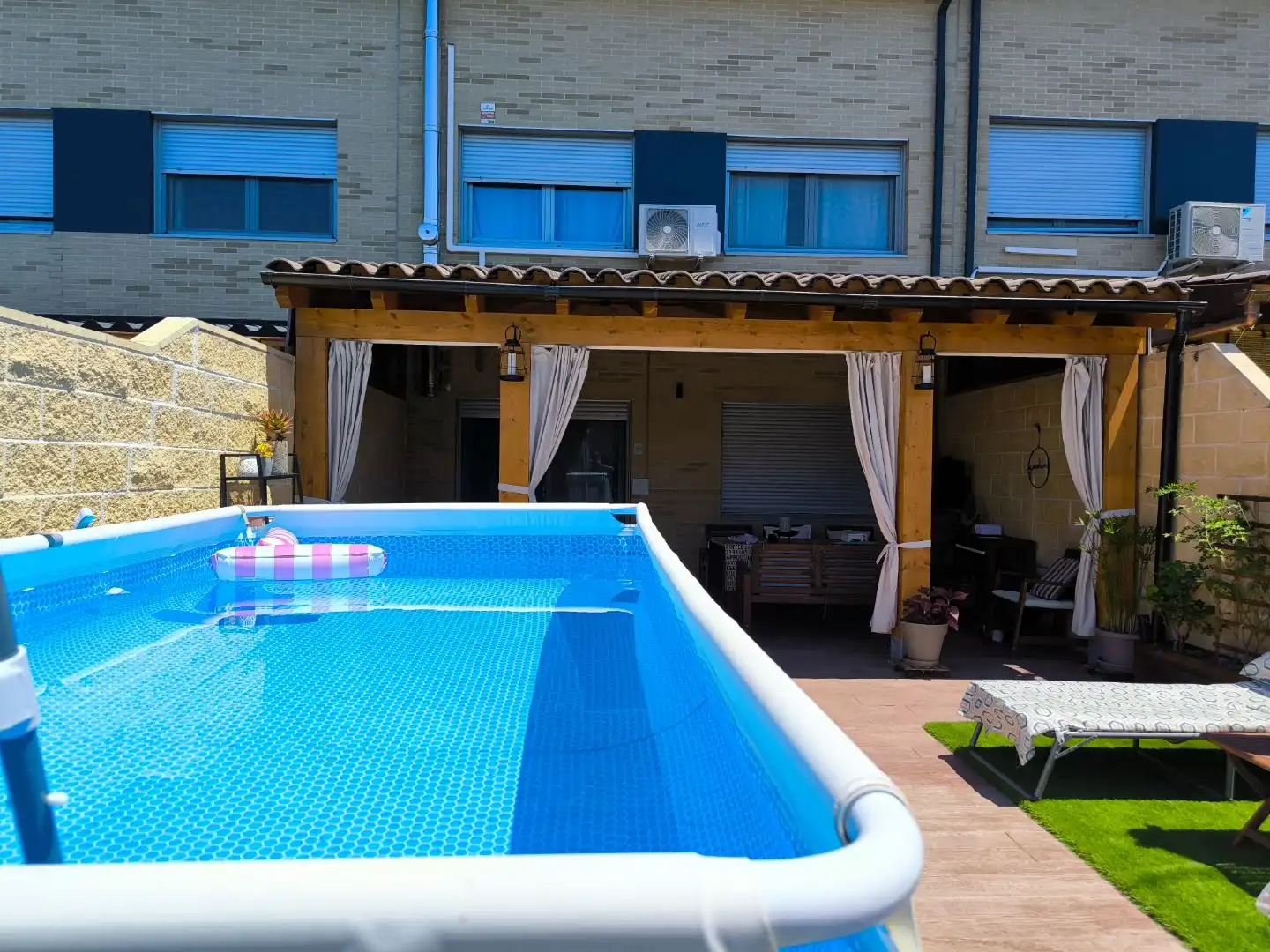 Casa adosada en venta en Calle Peña del Arcipreste, 5, Villalbilla pueblo Piscina de Casa adosada en venta en Villalbilla con Aire acondicionado, Calefacción y Jardín privado