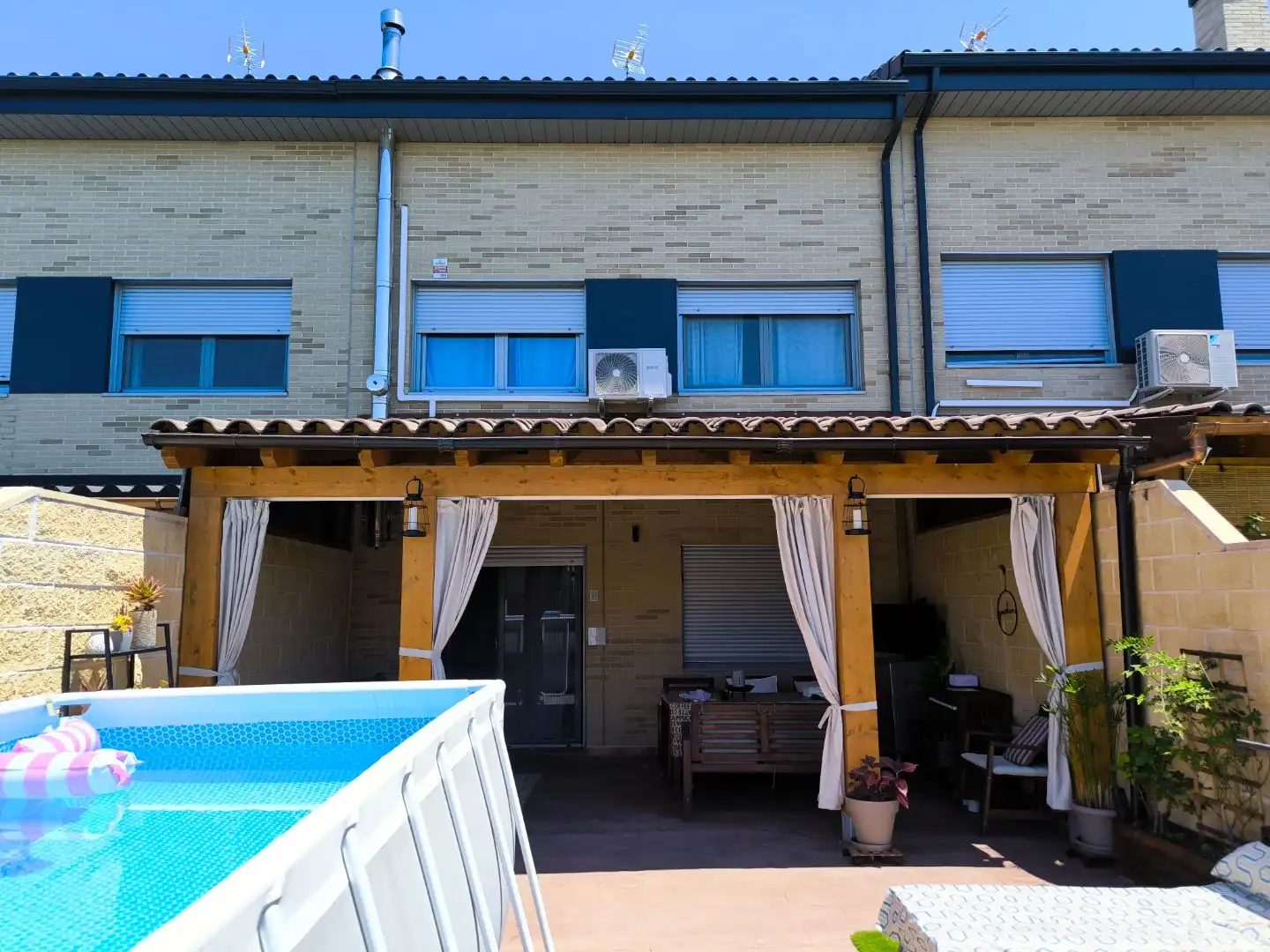 Casa adosada en venta en Calle Peña del Arcipreste, 5, Villalbilla pueblo Terraza de Casa adosada en venta en Villalbilla con Aire acondicionado, Calefacción y Jardín privado
