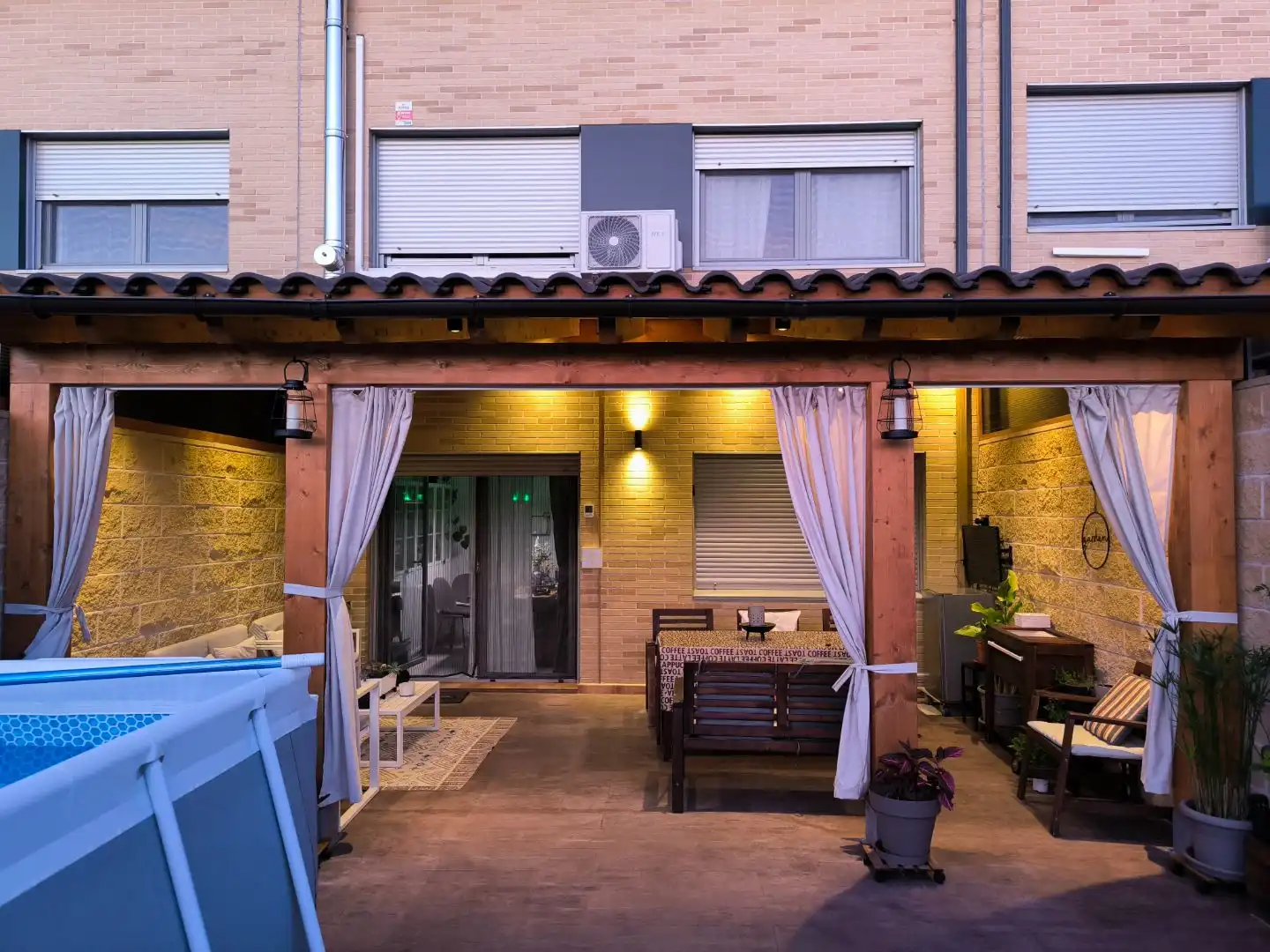 Casa adosada en venta en Calle Peña del Arcipreste, 5, Villalbilla pueblo Terraza de Casa adosada en venta en Villalbilla con Aire acondicionado, Calefacción y Jardín privado