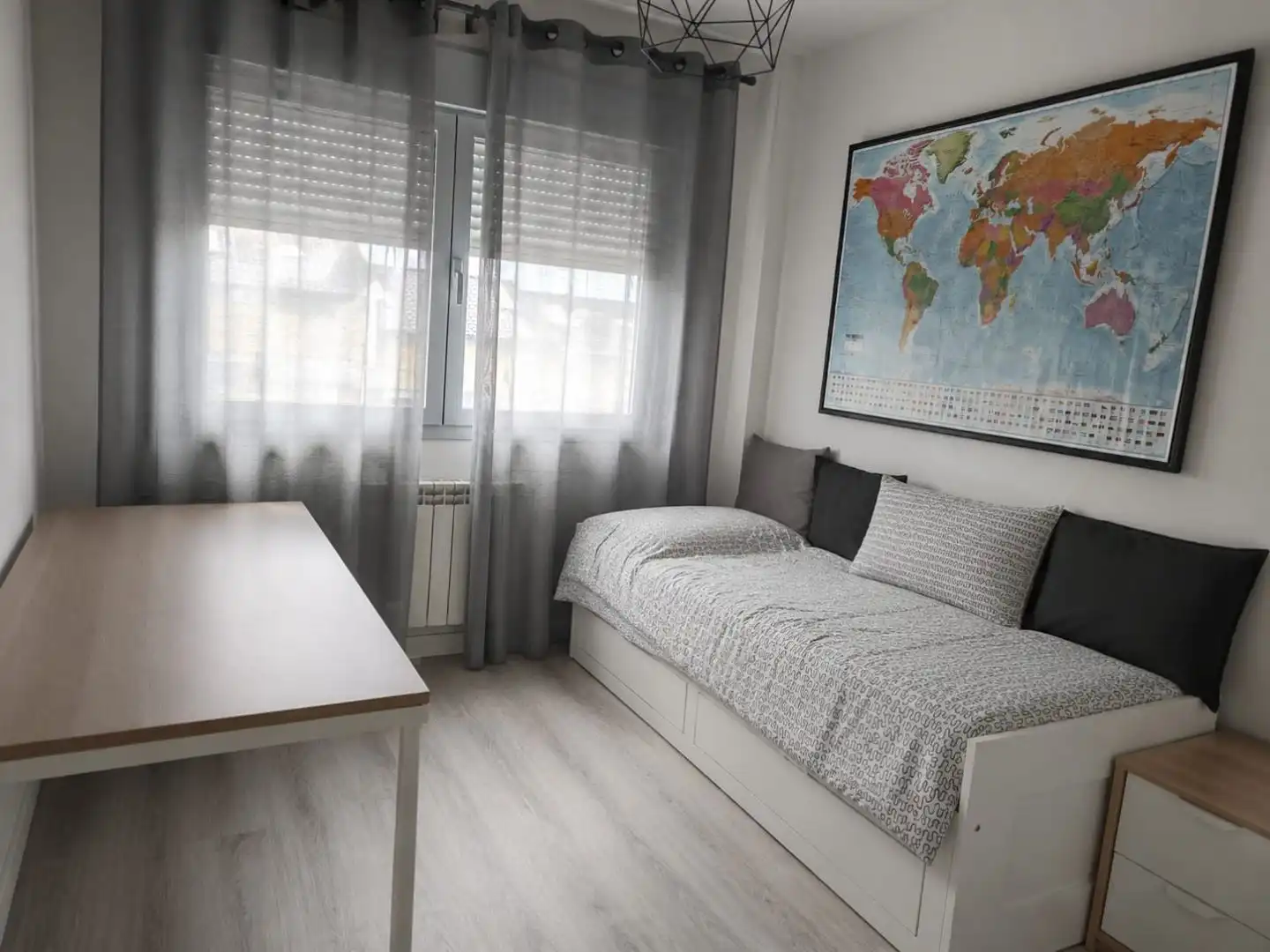 Casa adosada en venta en Calle Peña del Arcipreste, 5, Villalbilla pueblo Habitación de Casa adosada en venta en Villalbilla con Aire acondicionado, Calefacción y Jardín privado