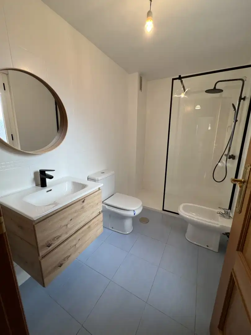 Wohnung zum Verkauf in Calle Faustina Álvarez García, 9, La Lastra Badezimmer von Wohnung zum Verkauf in León Capital mit Terrasse und Balkon