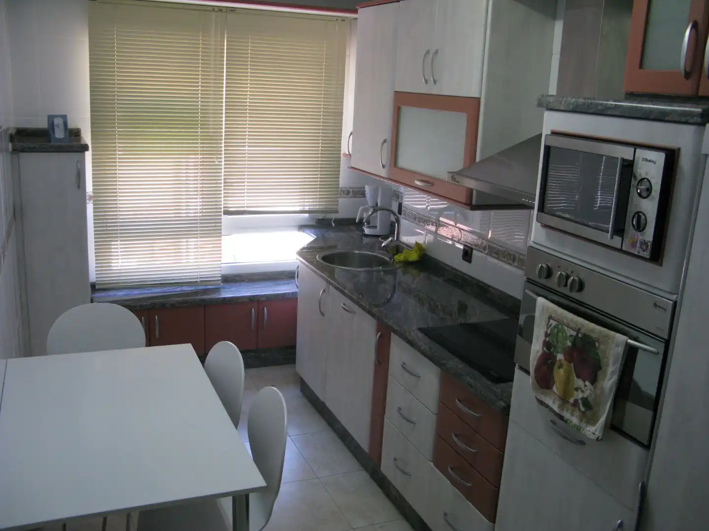 Kitchen of Flat for sale in Cacabelos  with Heating, Parquet flooring and Storage room