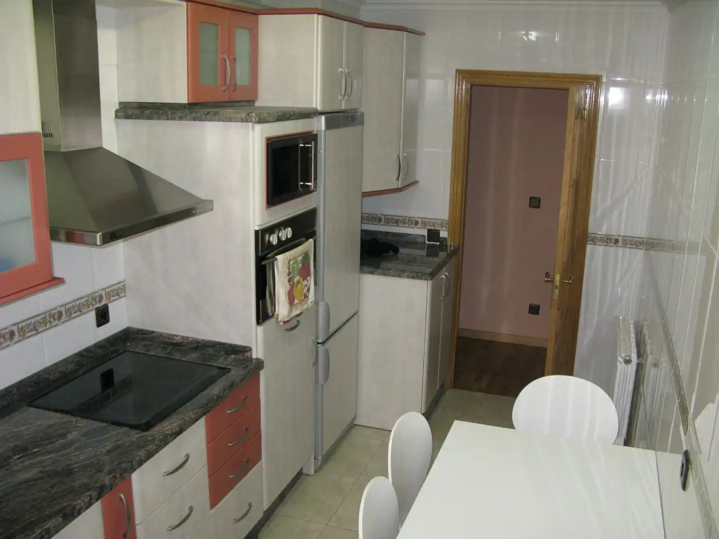 Kitchen of Flat for sale in Cacabelos  with Heating, Parquet flooring and Storage room