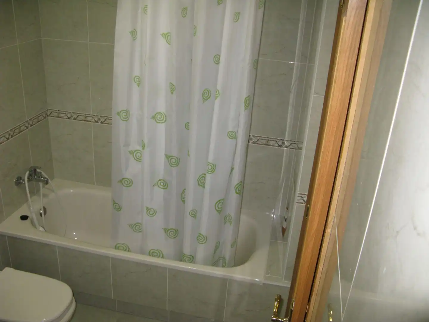 Bathroom of Flat for sale in Cacabelos  with Heating, Parquet flooring and Storage room