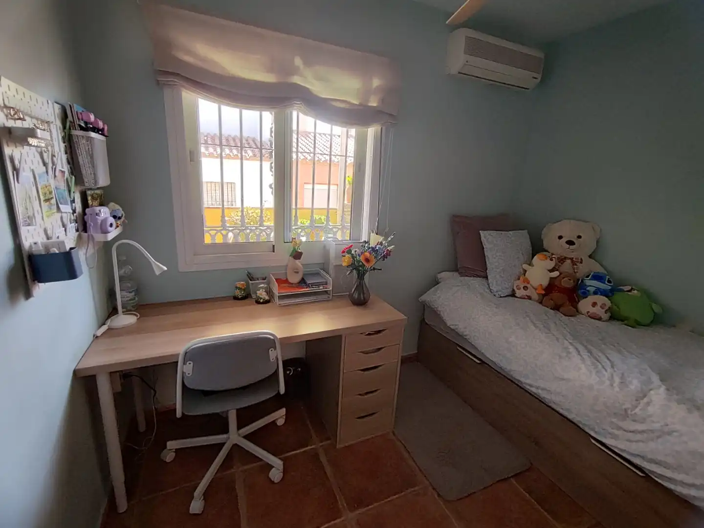 Casa adosada de alquiler en Calle Río Guadiato, 24, Los Rios Habitación de Casa adosada de alquiler en Mijas con Aire acondicionado, Jardín privado y Terraza