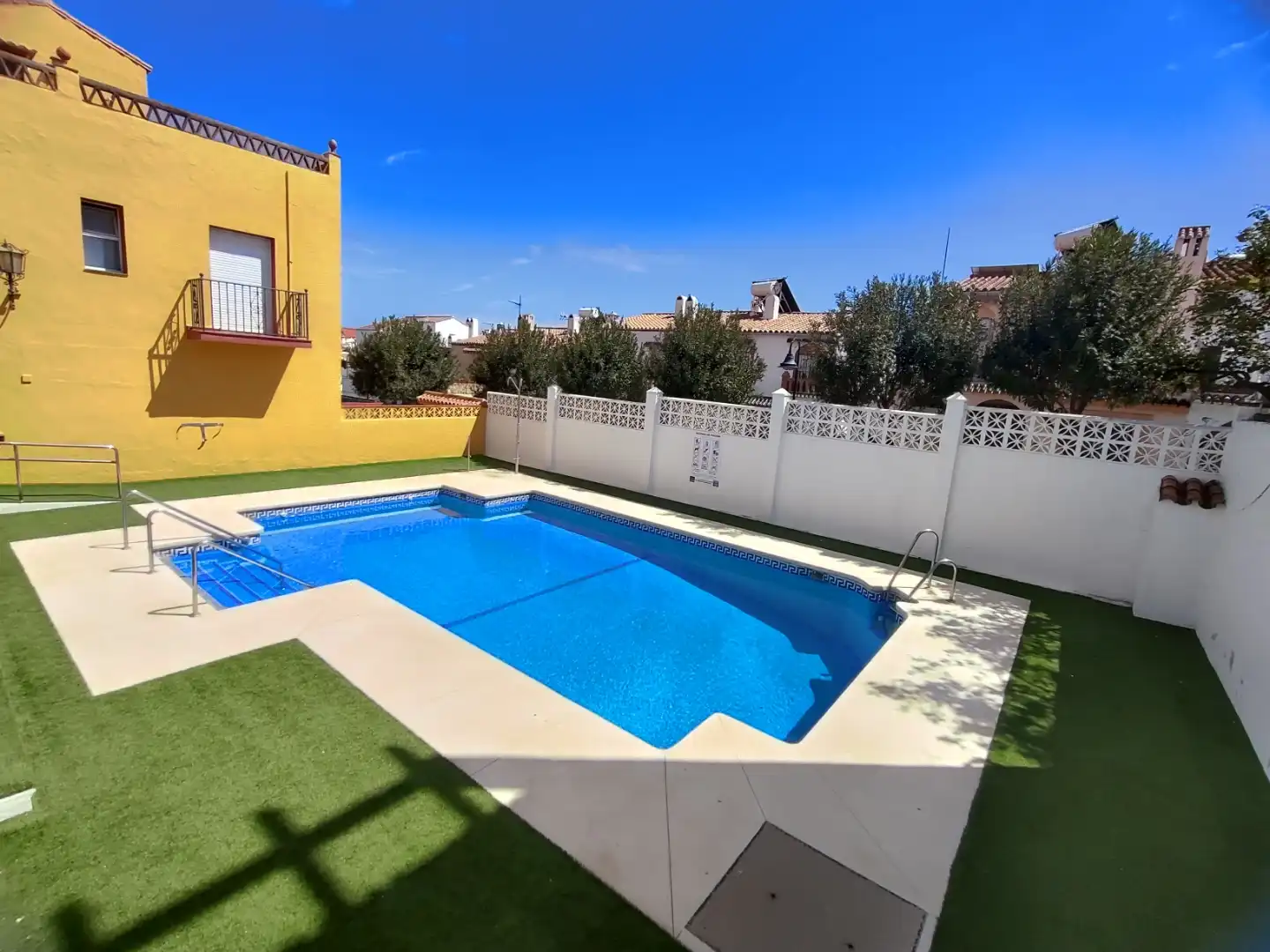 Casa adosada de alquiler en Calle Río Guadiato, 24, Los Rios Piscina de Casa adosada de alquiler en Mijas con Aire acondicionado, Jardín privado y Terraza