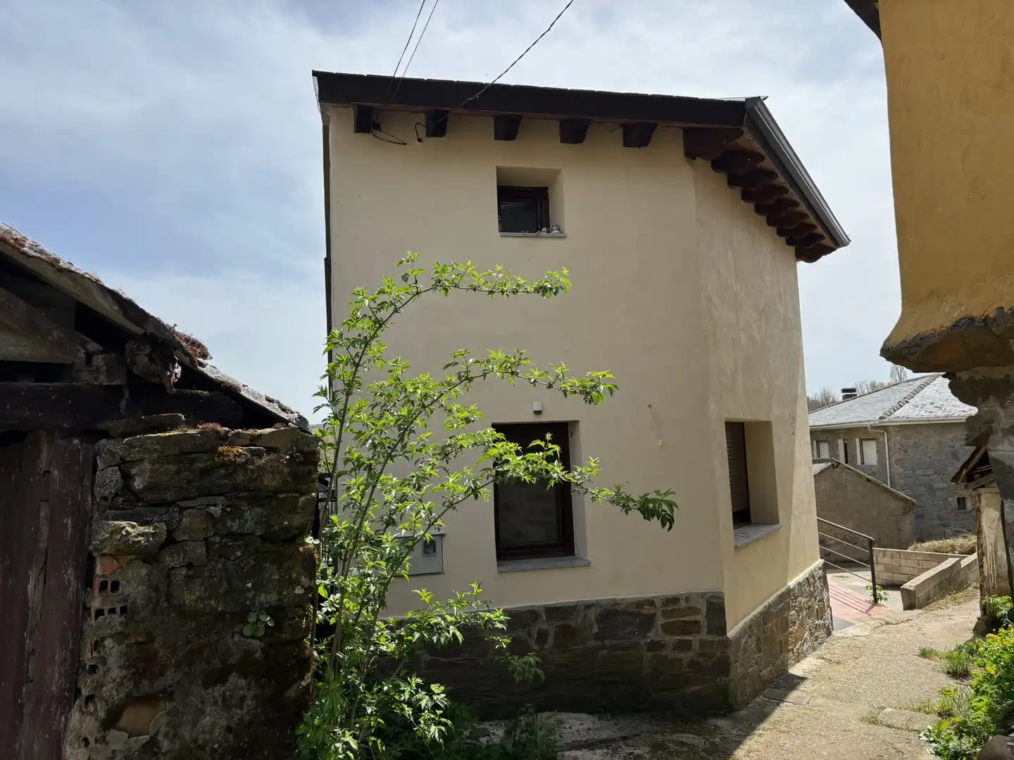Vista exterior de Casa o chalet en venta en Galende con Aire acondicionado, Calefacción y Jardín privado