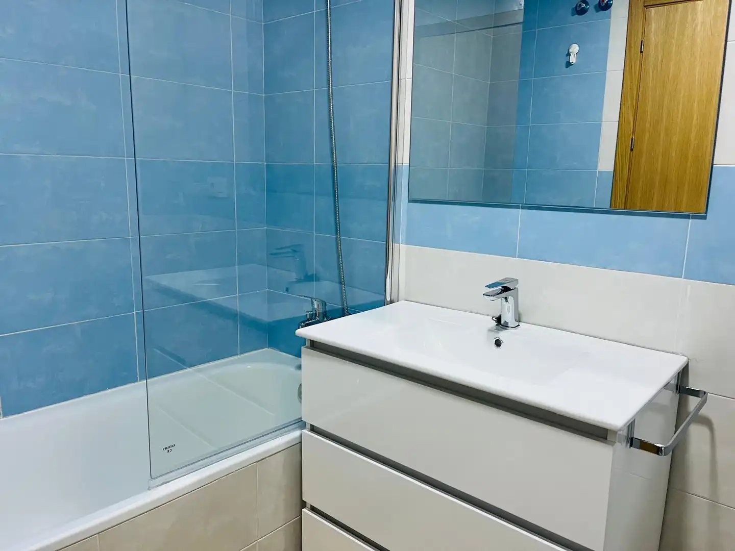 Flat for rent in Avenida Antonio García Prieto, 19, Jarandilla de la Vera Bathroom of Flat for rent in Jarandilla de la Vera with Air Conditioner, Heating and Terrace