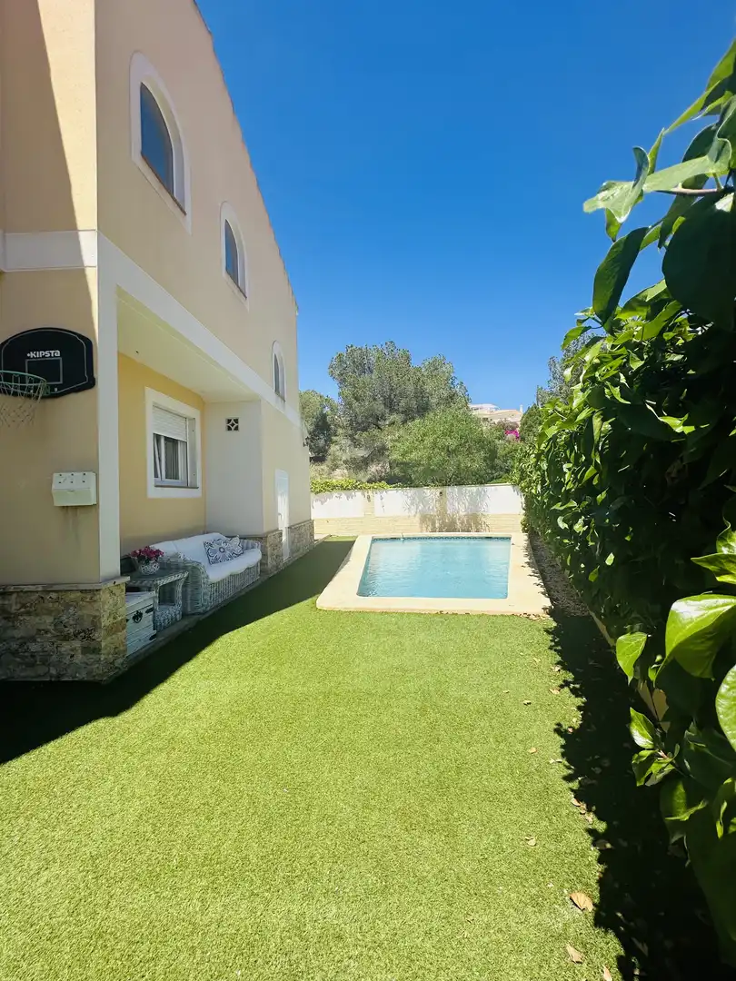 Casa o xalet en venda a Calle Albaricoquero, 39, El Pinar de Campoverde Piscina de Casa o xalet en venda en Pilar de la Horadada amb Aire condicionat, Jardí privat i Parquet