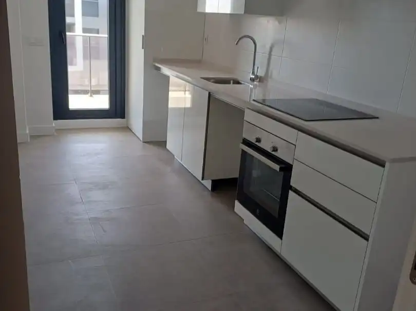 Pis de lloguer a Calle Árbol del Amor, 4, Nueva Almería - Cortijo Grande - Vega de Acá Cuina de Pis de lloguer en Almería amb Aire condicionat, Jardí privat i Parquet
