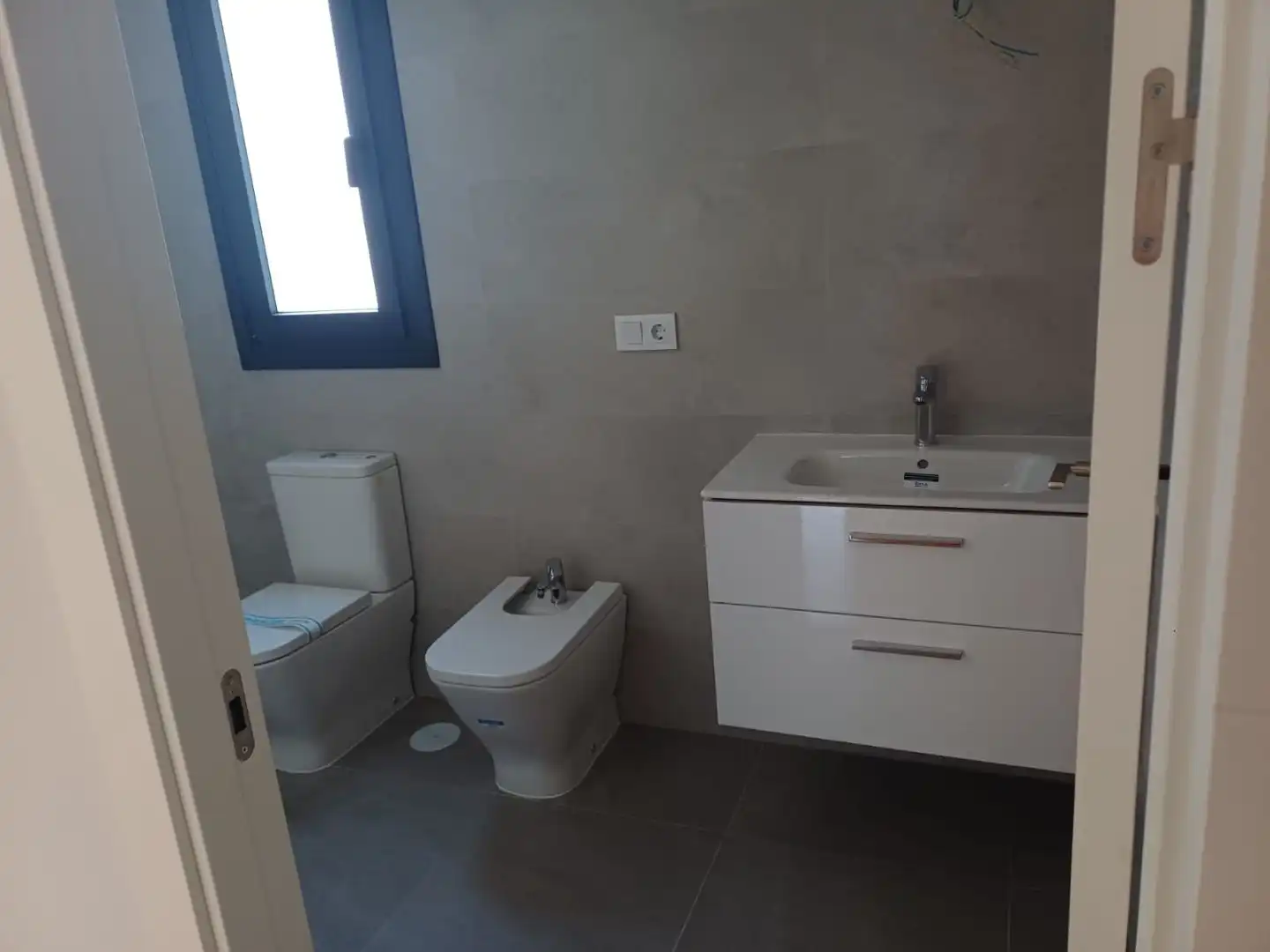 Pis de lloguer a Calle Árbol del Amor, 4, Nueva Almería - Cortijo Grande - Vega de Acá Bany de Pis de lloguer en Almería amb Aire condicionat, Jardí privat i Parquet
