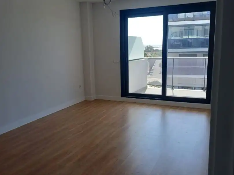 Pis de lloguer a Calle Árbol del Amor, 4, Nueva Almería - Cortijo Grande - Vega de Acá Dormitori de Pis de lloguer en Almería amb Aire condicionat, Jardí privat i Parquet