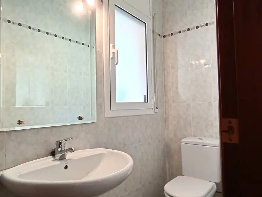 Piso en venta en Carrer Pompeu Fabra, 14, Corbera de Llobregat Baño de Piso en venta en Corbera de Llobregat con Aire acondicionado, Terraza y Balcón