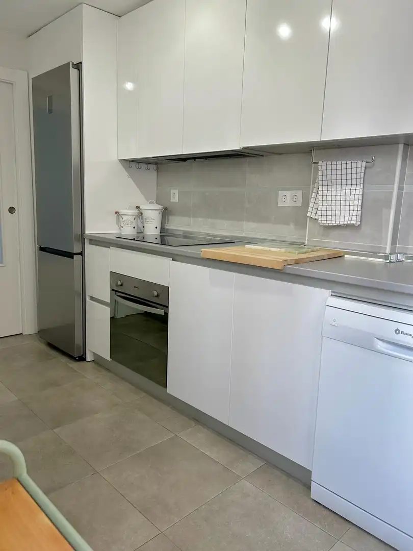 Flat for rent in Avenida de la Hiedra, Albolote Kitchen of Flat for rent in Albolote with Air Conditioner, Terrace and Swimming Pool