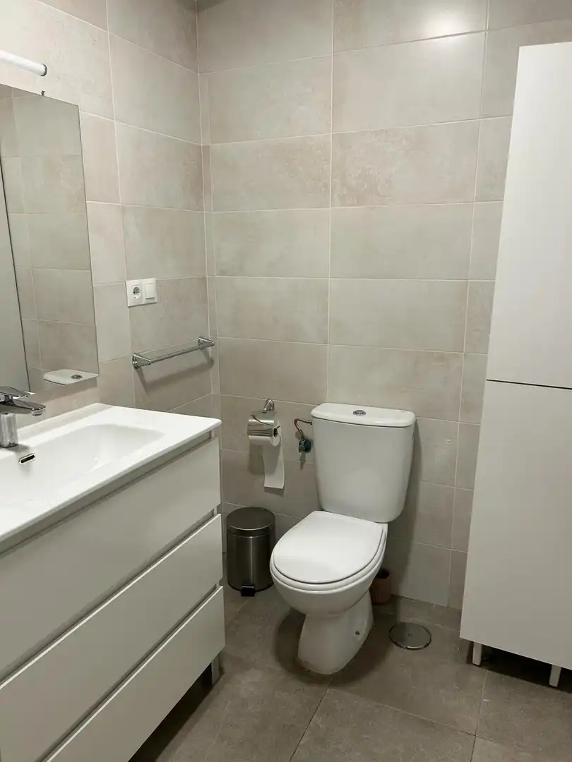 Flat for rent in Avenida de la Hiedra, Albolote Bathroom of Flat for rent in Albolote with Air Conditioner, Terrace and Swimming Pool