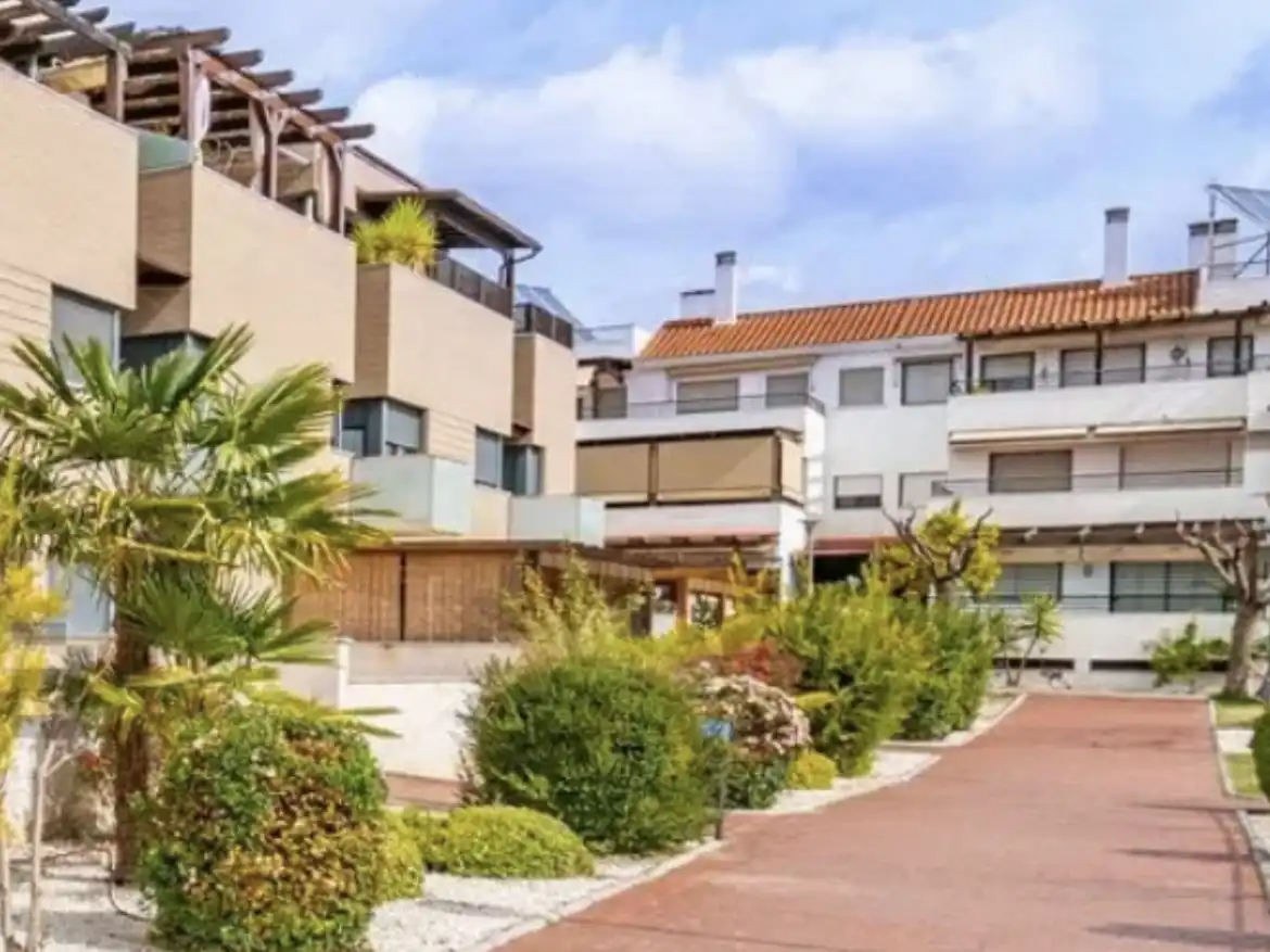 Flat for rent in Avenida de la Hiedra, Albolote Exterior view of Flat for rent in Albolote with Air Conditioner, Terrace and Swimming Pool