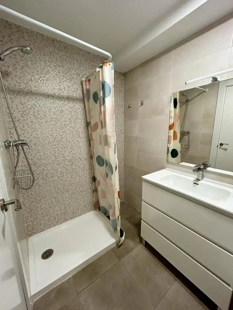 Flat for rent in Avenida de la Hiedra, Albolote Bathroom of Flat for rent in Albolote with Air Conditioner, Terrace and Swimming Pool
