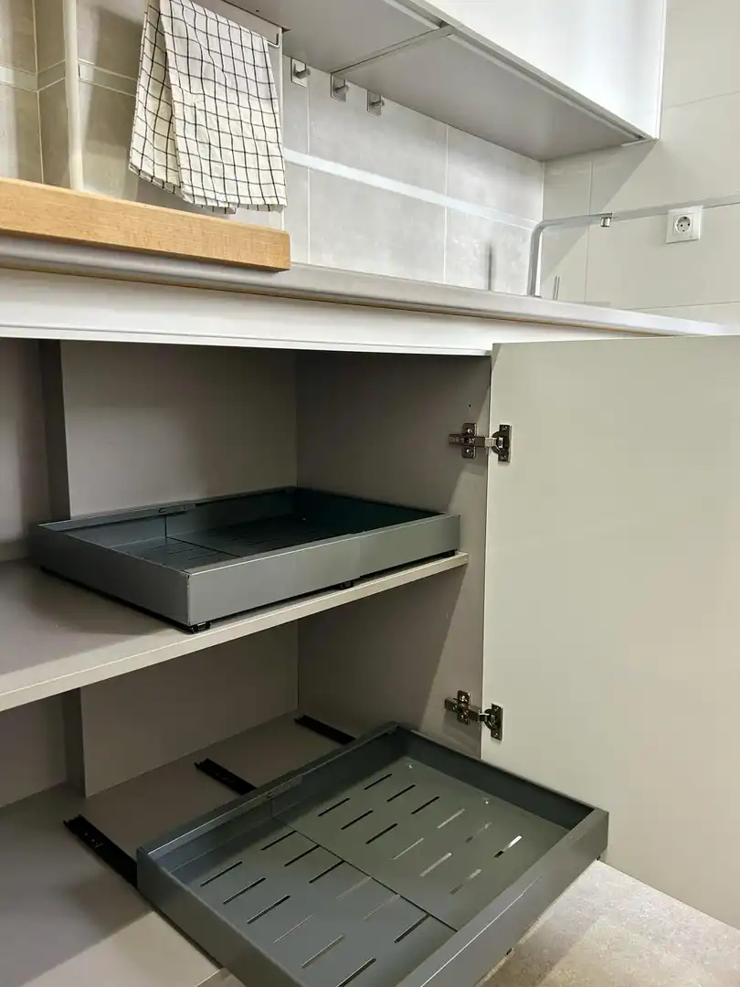 Flat for rent in Avenida de la Hiedra, Albolote Kitchen of Flat for rent in Albolote with Air Conditioner, Terrace and Swimming Pool