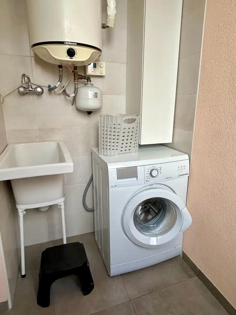 Flat for rent in Avenida de la Hiedra, Albolote Bathroom of Flat for rent in Albolote with Air Conditioner, Terrace and Swimming Pool