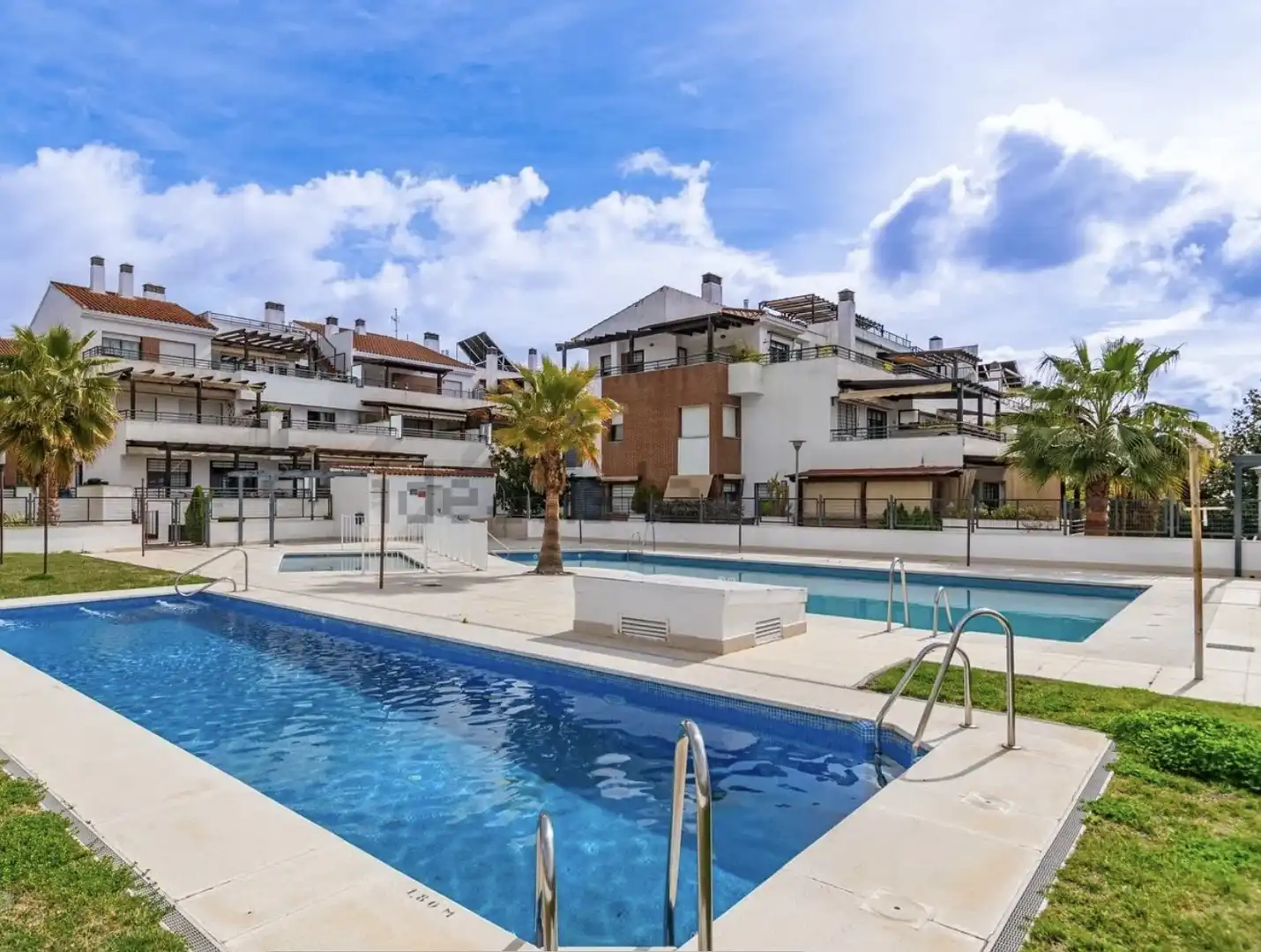 Flat for rent in Avenida de la Hiedra, Albolote Exterior view of Flat for rent in Albolote with Air Conditioner, Terrace and Swimming Pool