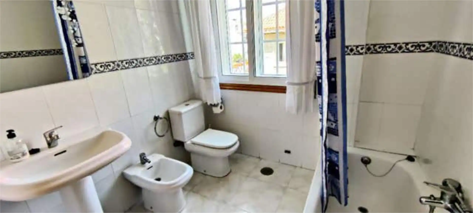 Flat for rent in O Burgo - Campus Universitario Bathroom of Flat for rent in Pontevedra Capital with Heating and Private garden