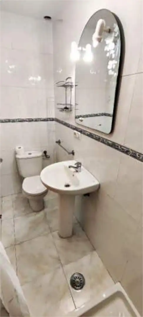 Flat for rent in O Burgo - Campus Universitario Bathroom of Flat for rent in Pontevedra Capital with Heating and Private garden