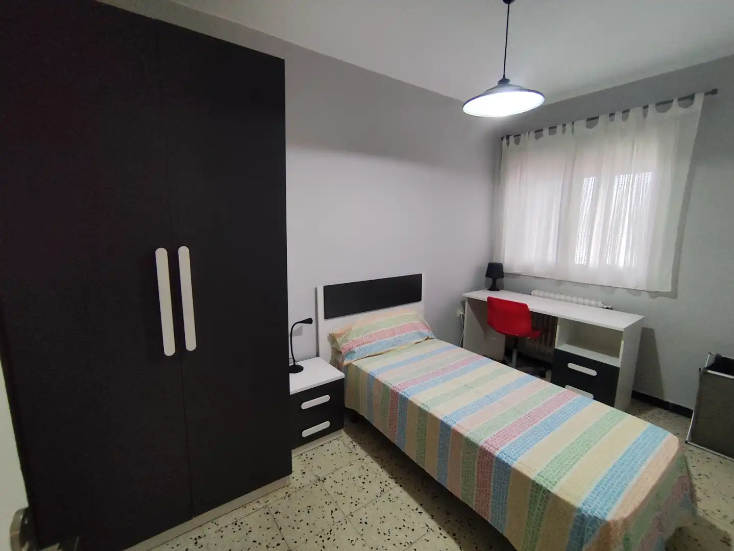 Habitació a Paseo de Ramón y Cajal, 17, Santo Domingo y San Martín