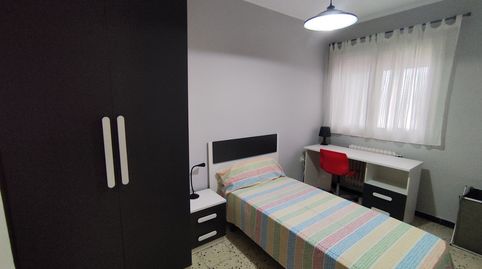 Habitació a Paseo de Ramón y Cajal, 17, Santo Domingo y San Martín, Huesca Capital - imatge 4 Foto 4 de Habitació a Paseo de Ramón y Cajal, 17, Santo Domingo y San Martín, Huesca Capital