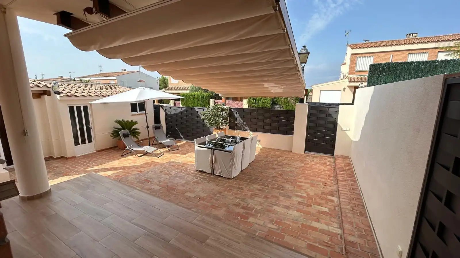 Casa adosada en venta en Vía Camino, 112, Corralet - Bonanza - Tres Rutas Terraza de Casa adosada en venta en Náquera con Aire acondicionado, Calefacción y Jardín privado