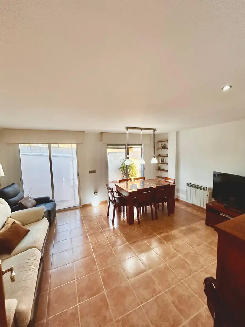 Casa adosada en venta en Vía Camino, 112, Corralet - Bonanza - Tres Rutas Comedor de Casa adosada en venta en Náquera con Aire acondicionado, Calefacción y Jardín privado