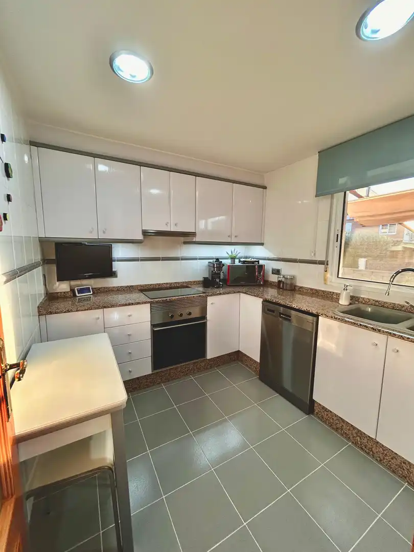 Casa adosada en venta en Vía Camino, 112, Corralet - Bonanza - Tres Rutas Cocina de Casa adosada en venta en Náquera con Aire acondicionado, Calefacción y Jardín privado