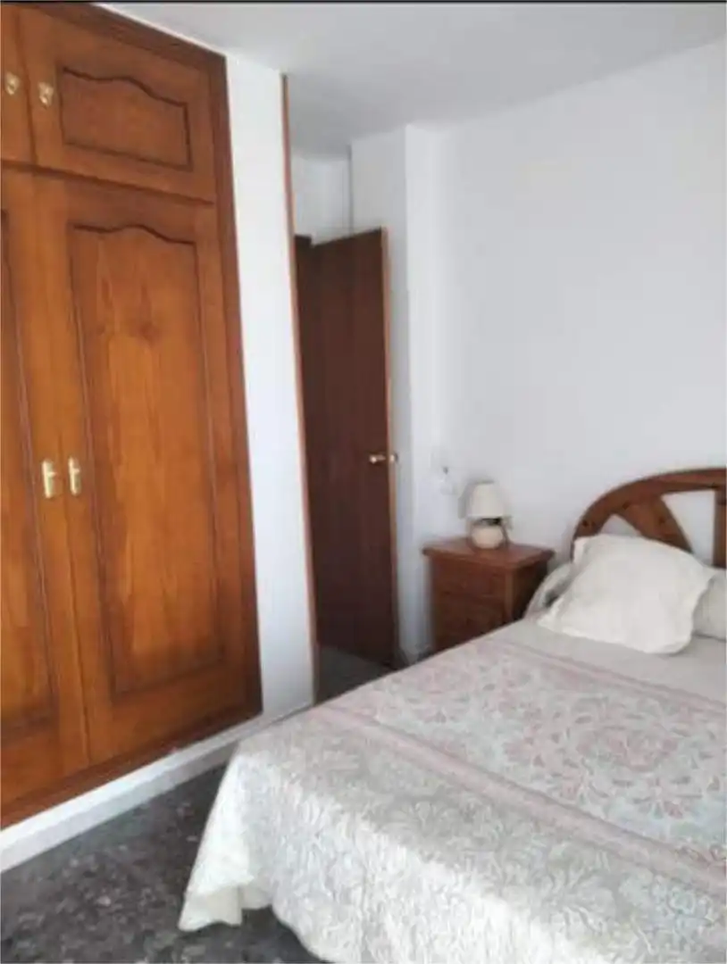 Habitación de Piso de alquiler en La Línea de la Concepción con Jardín privado y Amueblado
