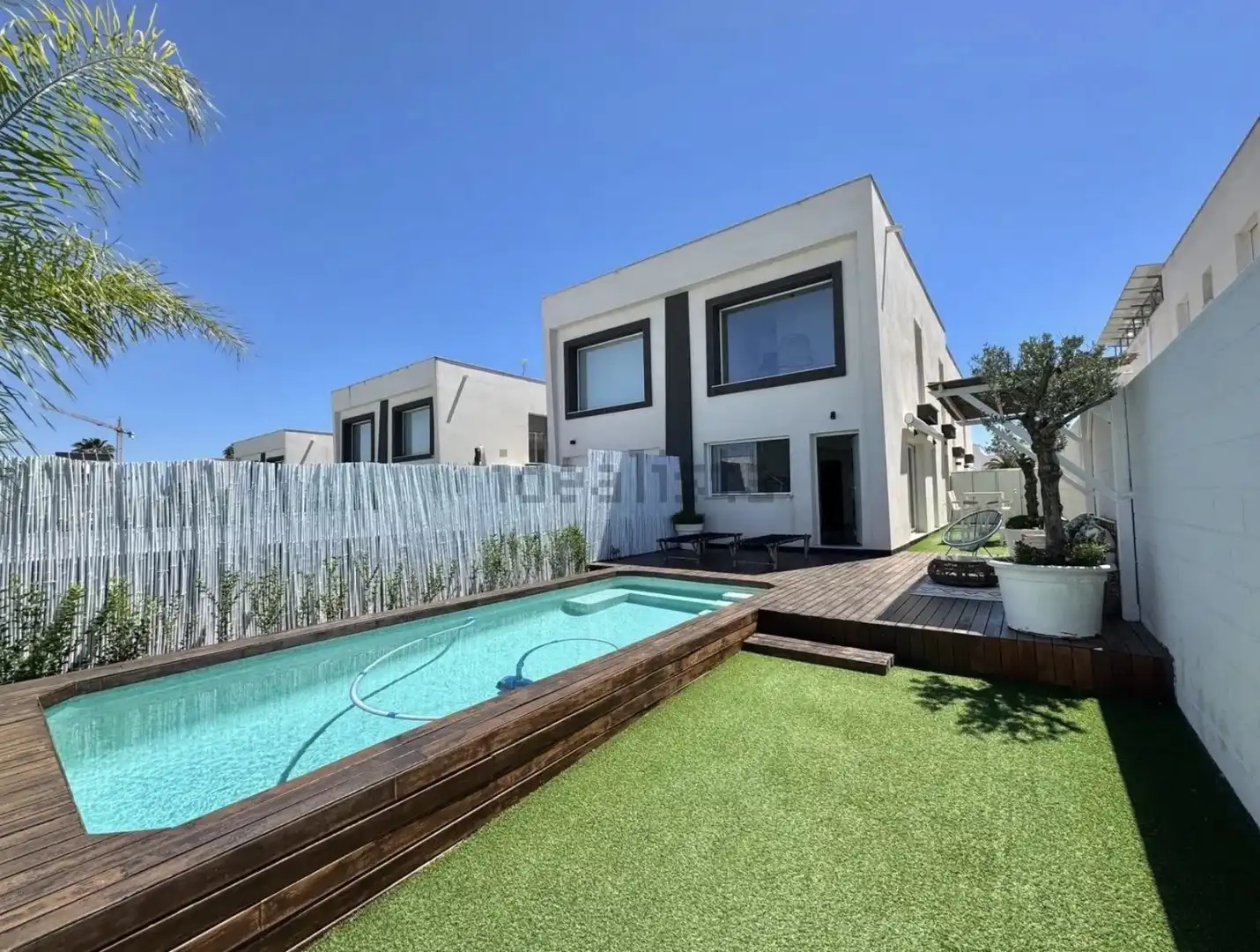 Houses for rent in Carrer Ventura Selva Gonzalez, 9, Gran Alacant Exterior view of Houses for rent in Santa Pola with Air Conditioner, Terrace and Swimming Pool