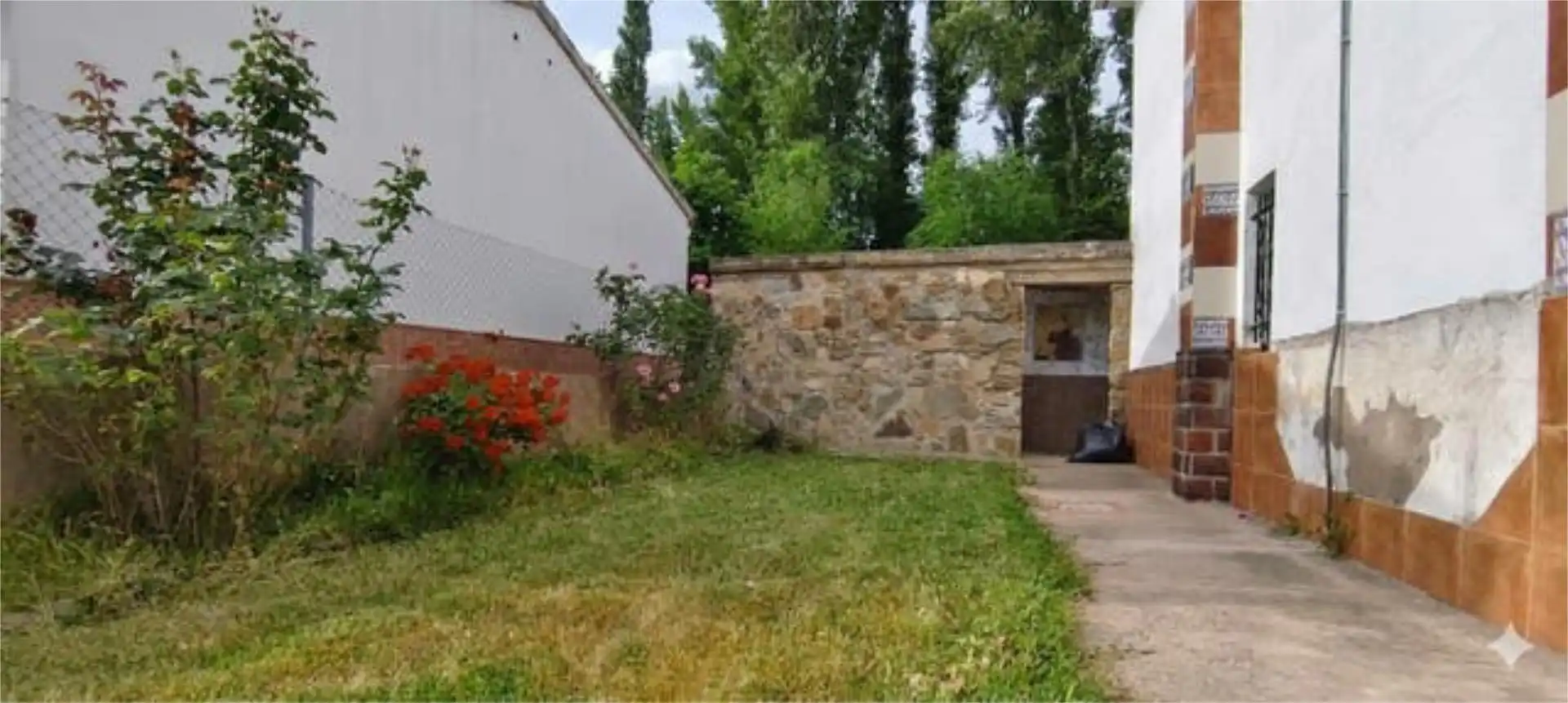 Piso en venta en San Nicolás del Puerto Piso en venta en San Nicolás del Puerto con Jardín privado, Trastero y Piscina